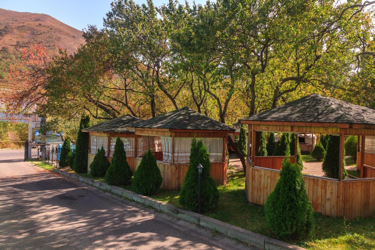 Sunkar Hotel Almaty Extérieur photo