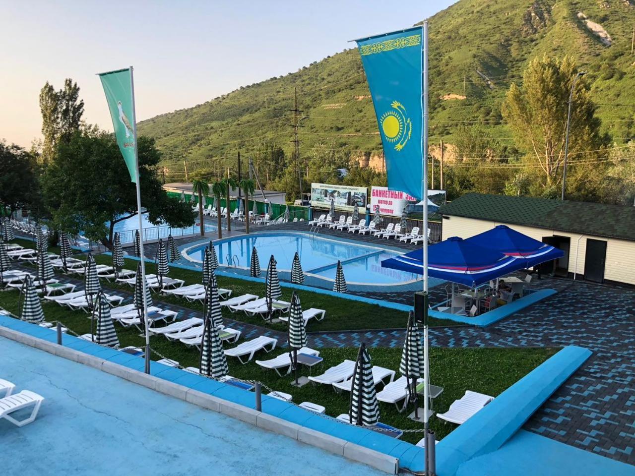 Sunkar Hotel Almaty Extérieur photo