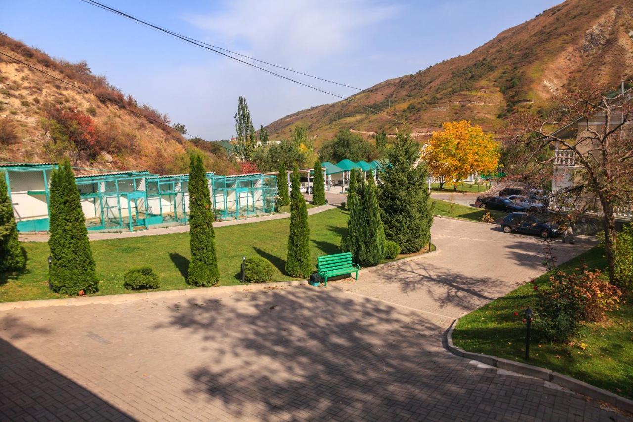 Sunkar Hotel Almaty Extérieur photo
